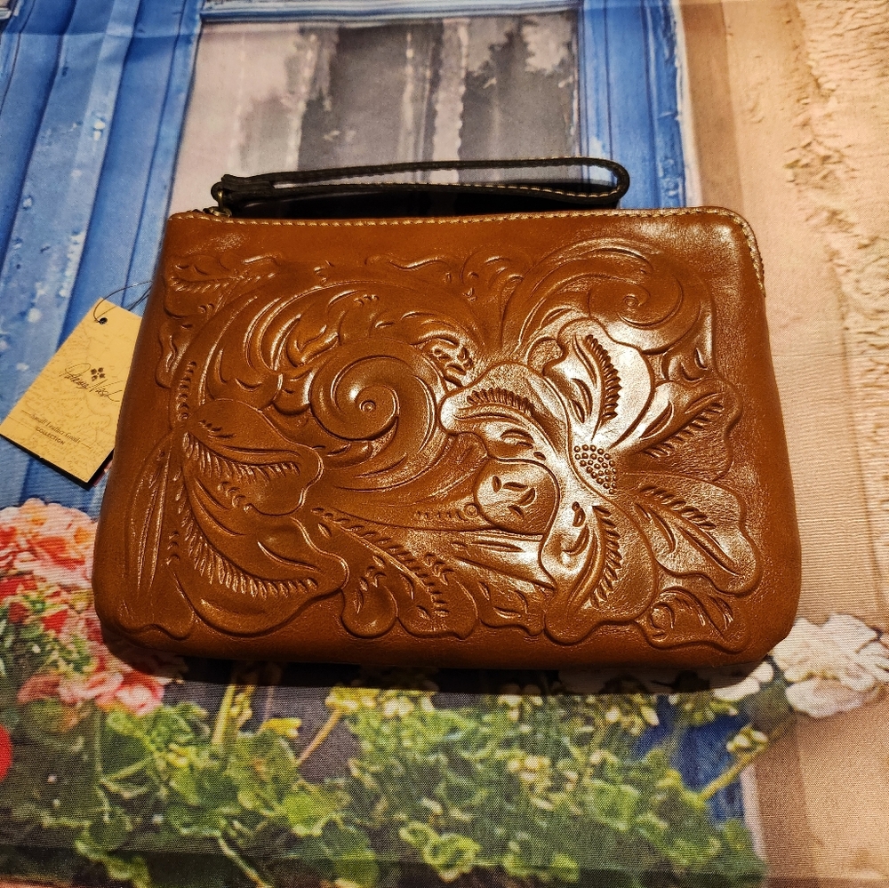 Patricia Nash Tooled Leather Flowers 🌺Wristlet NWT  8.5W × 6.5 D.